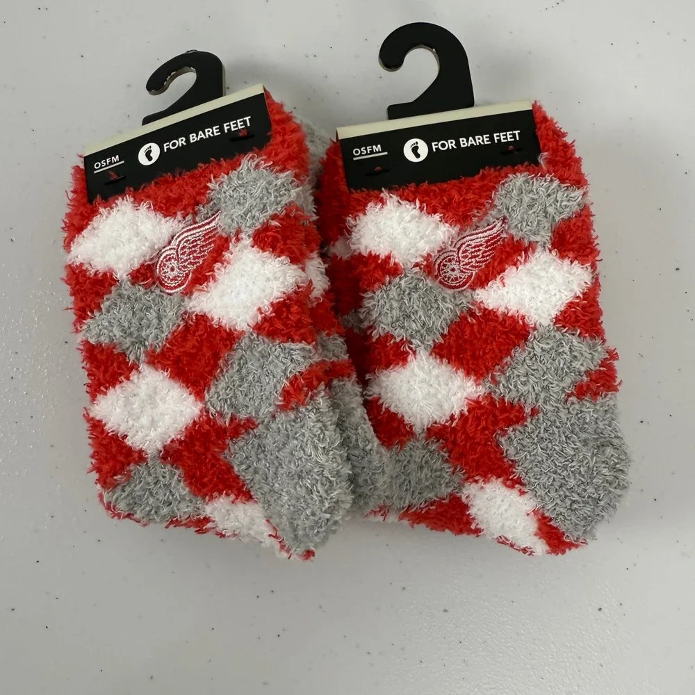 Detroit Red Wings NHL Fuzzy Socks One Size Fits Most For Bare Feet Men‎ Womens